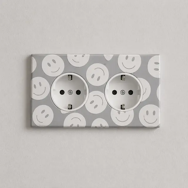 Выключатель и розетка — Смайлики — вид 4